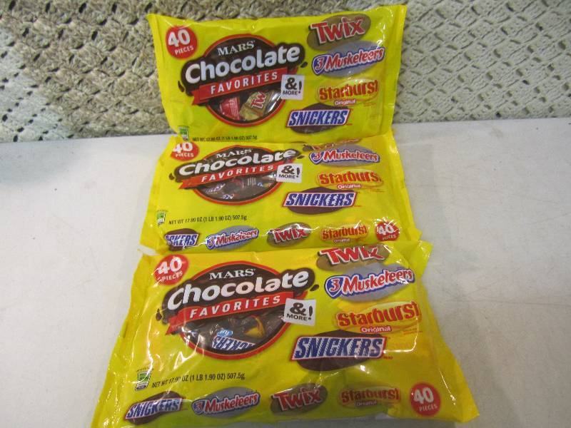 lot 251 image: 3 Big Bags of Mixed Candy 40 Pieces...