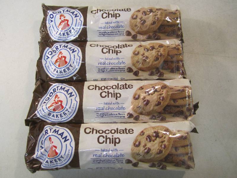 lot 252 image: 4 Packs of Chocolate Chip Cookies B...