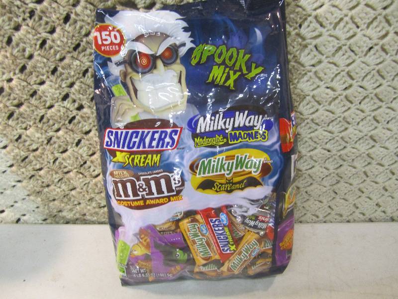 lot 263 image: Large Bag of Mixed Candy 150 Pieces...