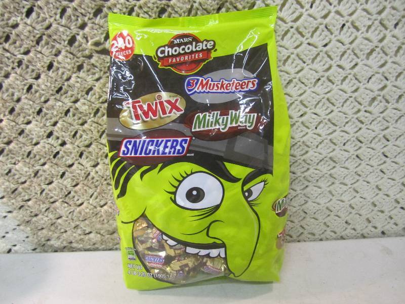 lot 264 image: Large Bag of Mixed Candy 240 Pieces...
