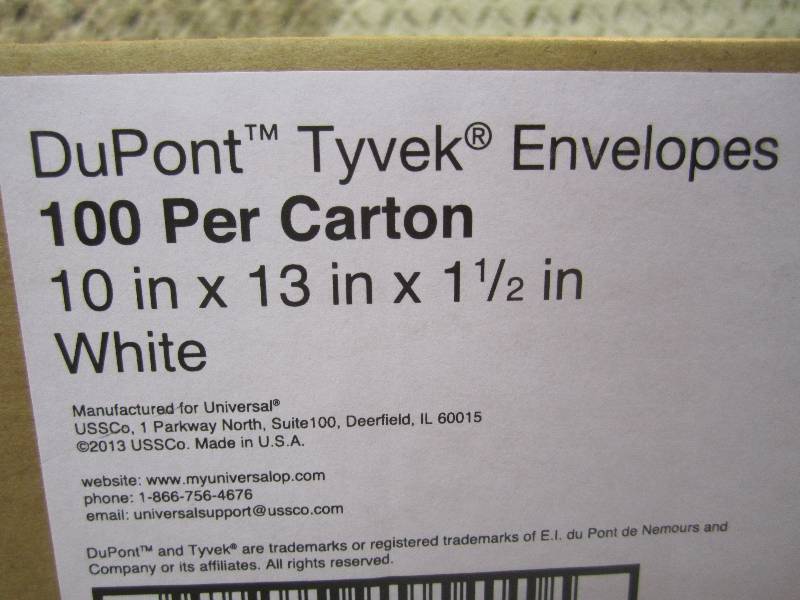 lot 68 image: Case of 100 10 x 13 White Tyvek E...