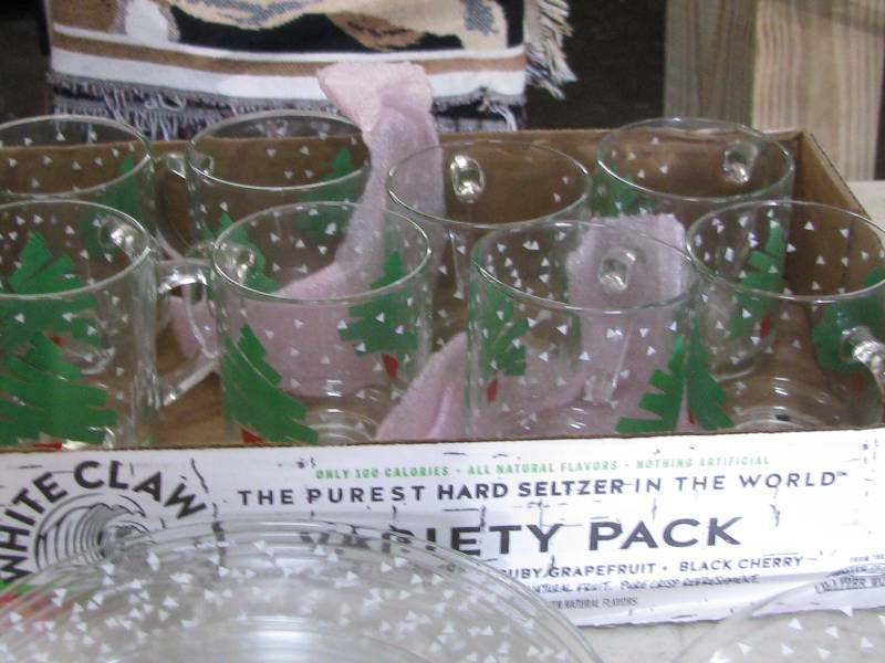 lot 4 image: Christmas Snack Set