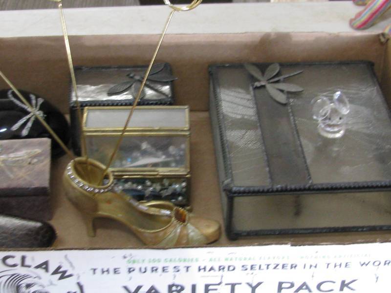 lot 5 image: Trinket Boxes