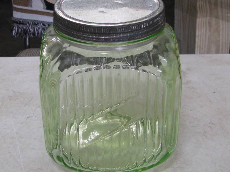 lot 9 image: Green Depression Canister