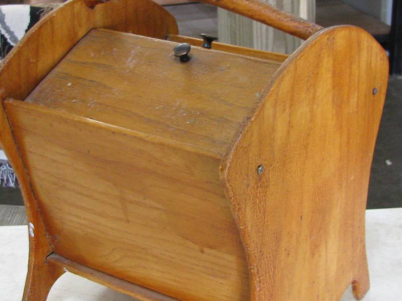 lot 10 image: Sewing Box