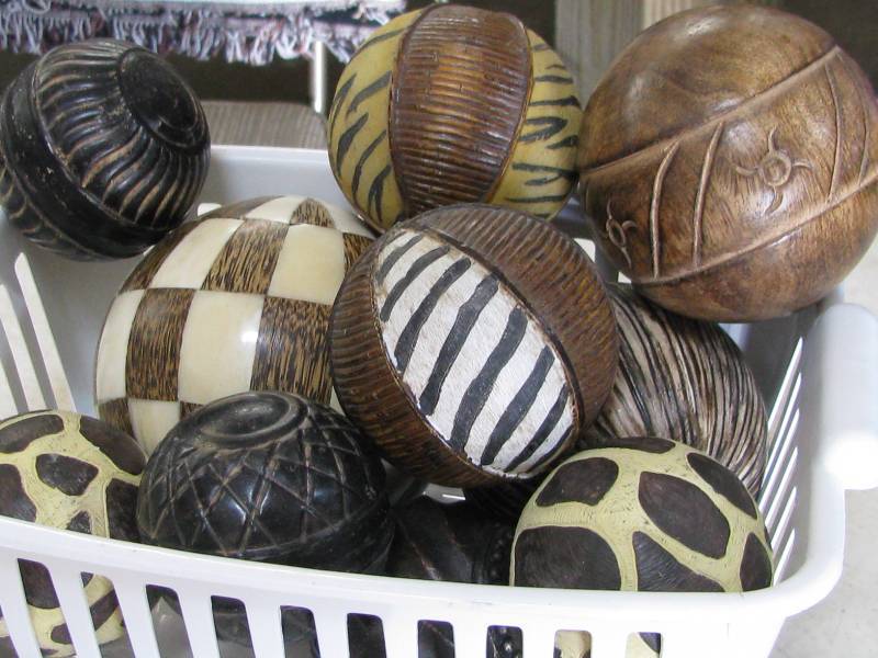 lot 11 image: Decorative Balls