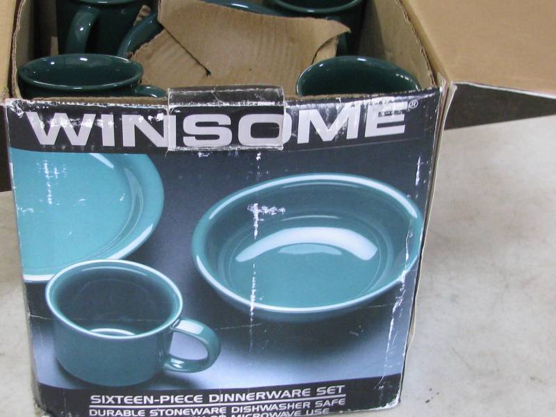 lot 15 image: Dinnerware Set