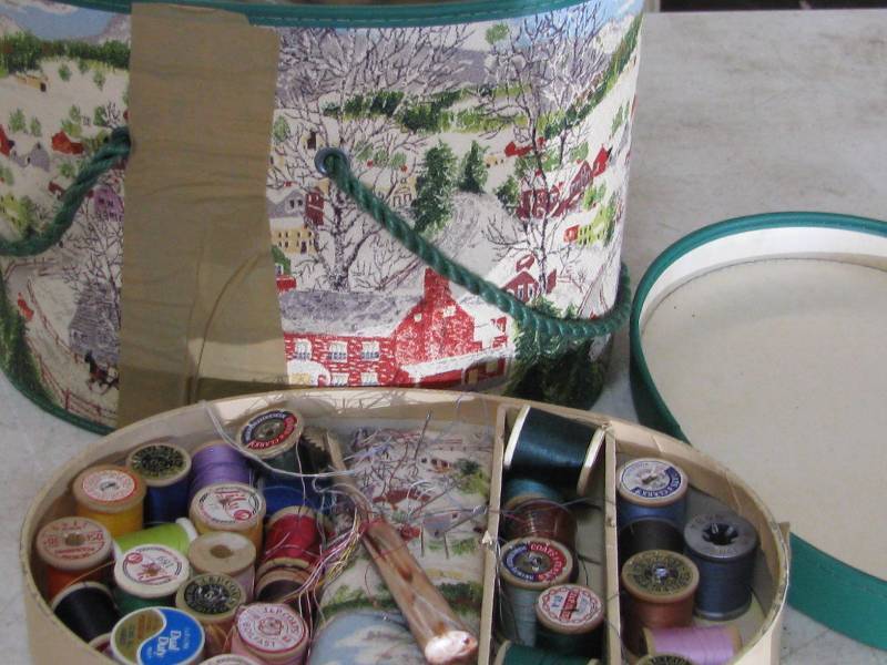 lot 19 image: Vintage Sewing Box
