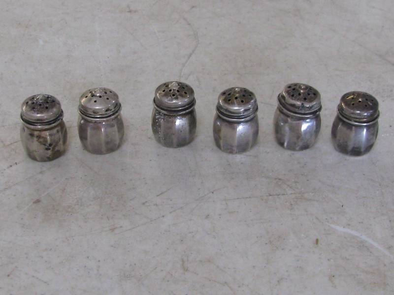 lot 30 image: Sterling SaltPeppers