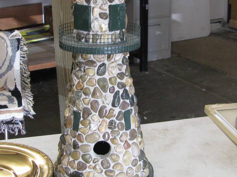 lot 32 image: Light House Birdhouse