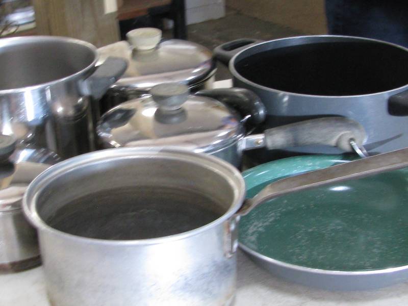 lot 43 image: Misc Cookware