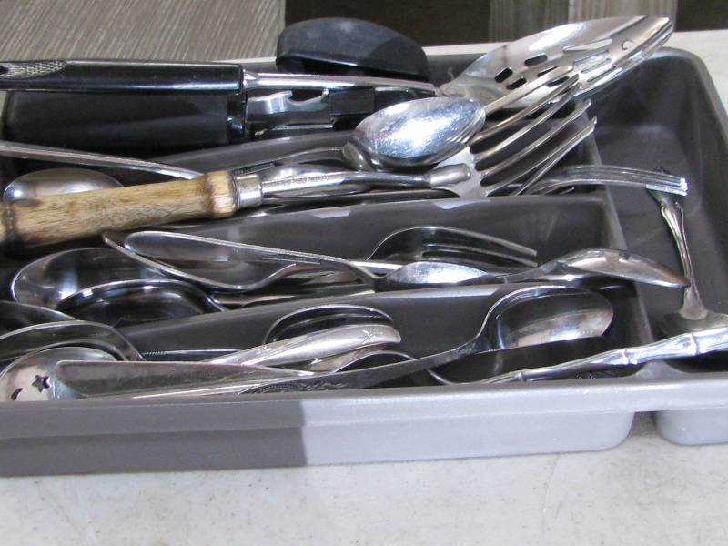 lot 45 image: Misc Utensils