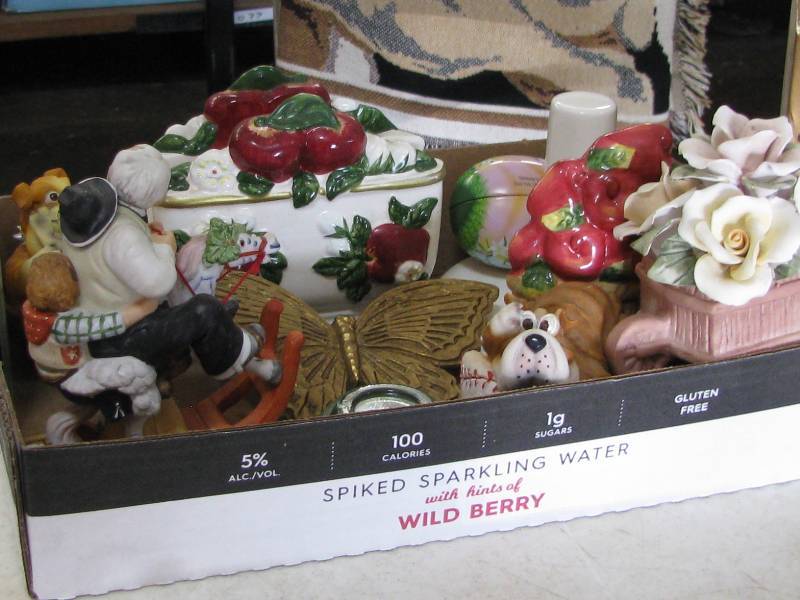 lot 66 image: Kitchen Decor