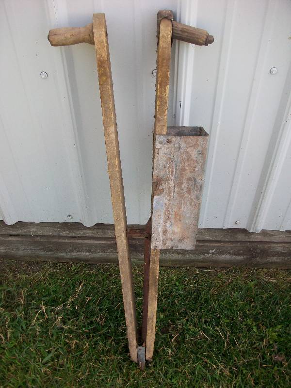 lot 9 image: Hay Knife, Fork & Planter