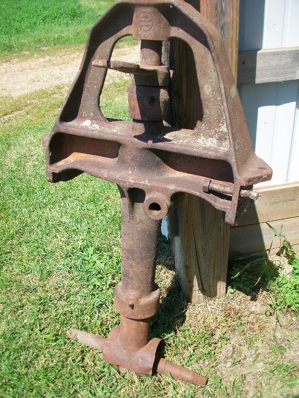 lot 19 image: Farmall Narrow Front