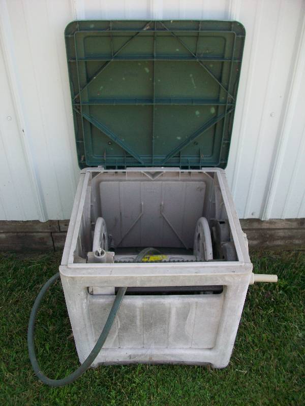lot 20 image: Garden Hose & Reel