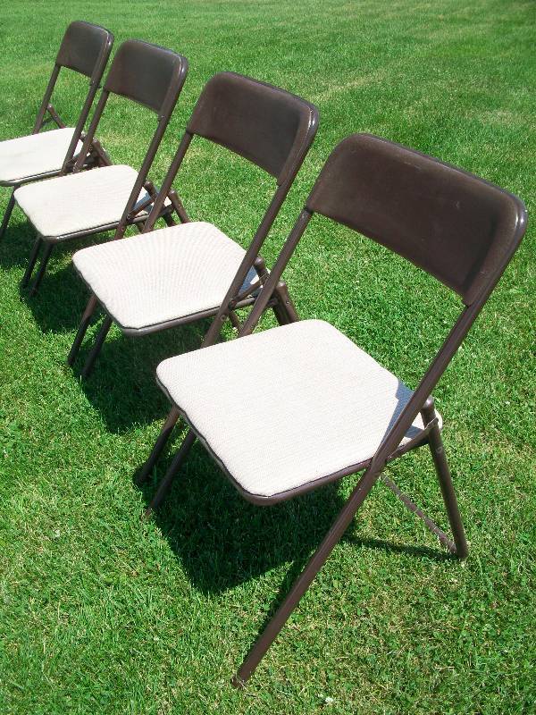 lot 26 image: Folding Chairs