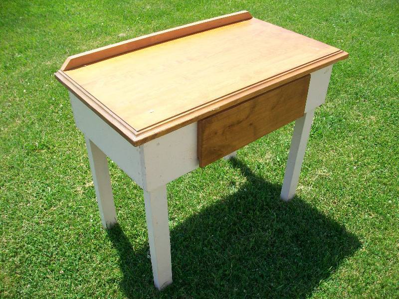 lot 28 image: Wood Desk & Chair