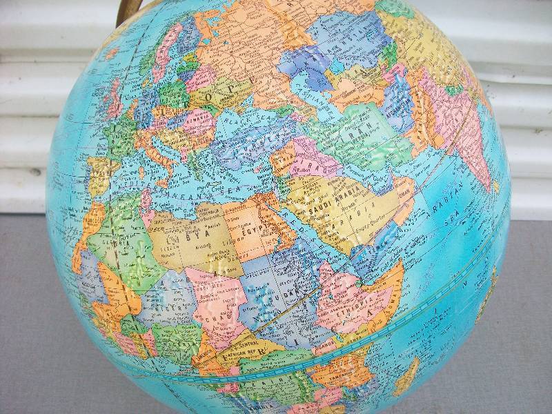 lot 31 image: World Globe