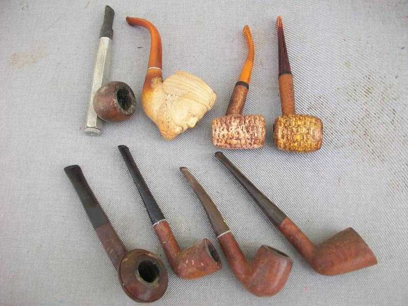 lot 40 image: Tobacco Pipes