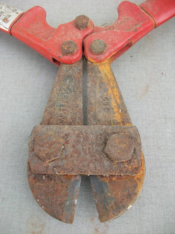 lot 44 image: Bolt & Pipe Cutters