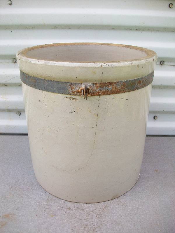 lot 59 image: Red Wing Crock