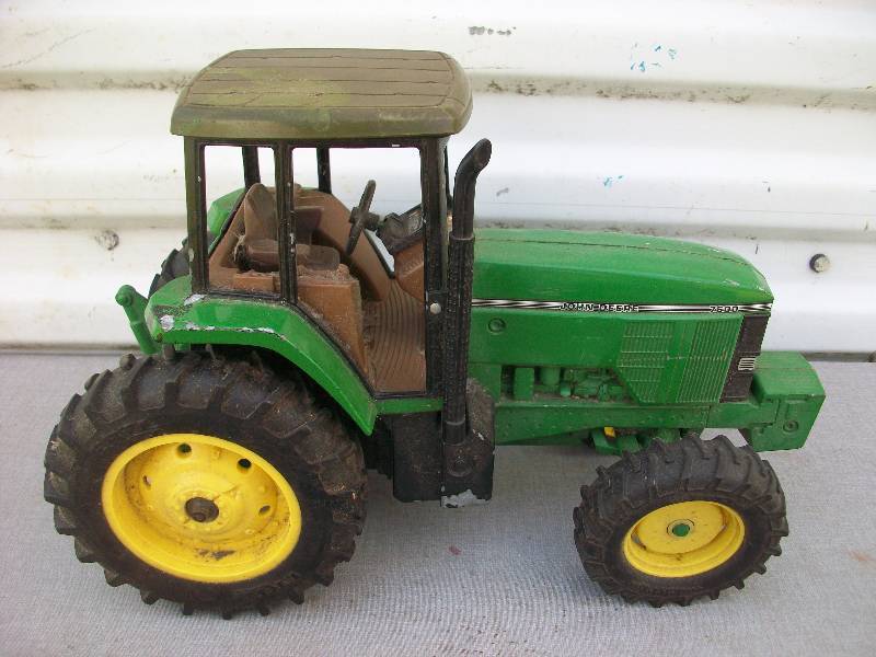 lot 61 image: Ertl John Deere 7600