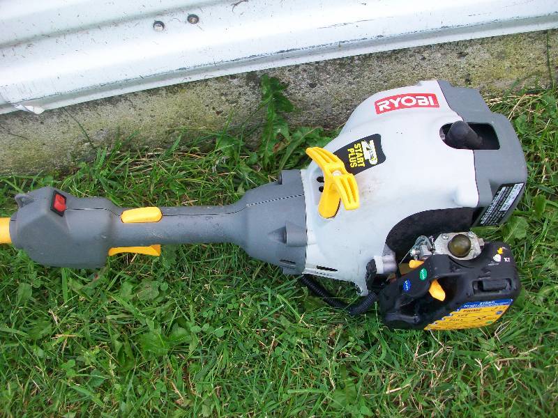 lot 75 image: Weed Trimmer