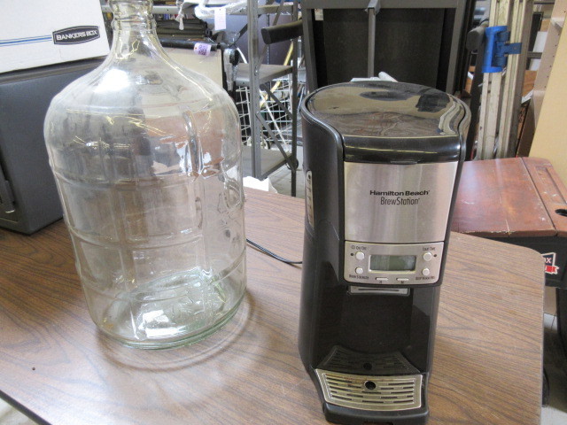 lot 123 image: HAMILTON BEACH BREW STATION AND GLASS 5 GALLON PENNY JUG
