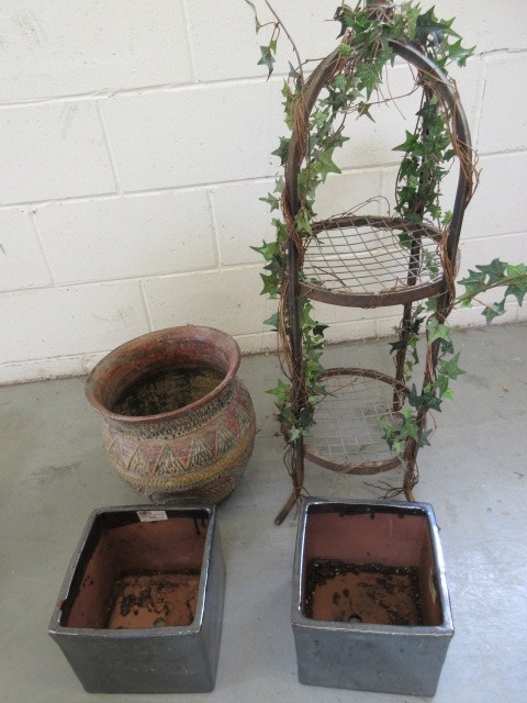 lot 125 image: PLANTERS AND STAND