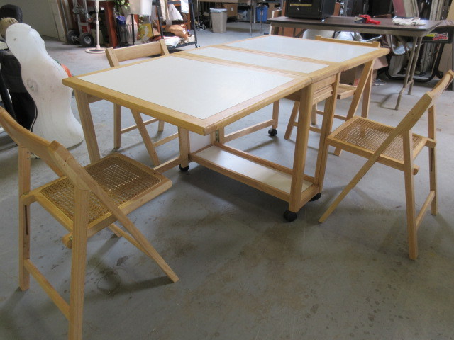 lot 129 image: PORTABLE TABLE AND CHAIRS