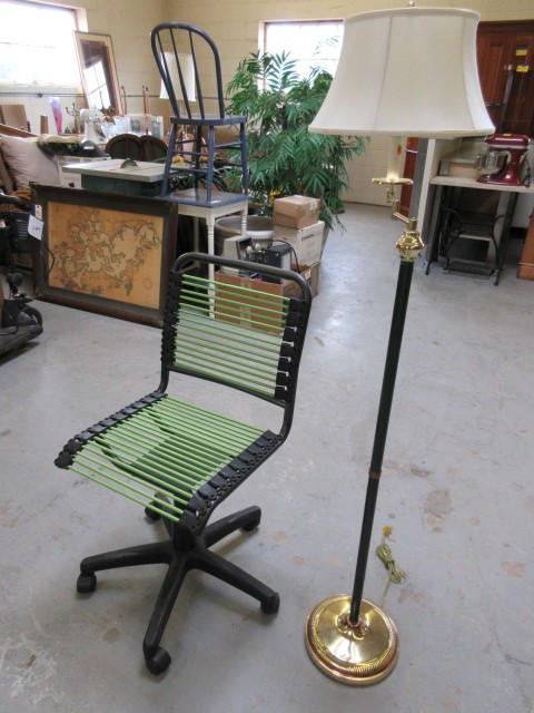 lot 152 image: OFFICE CHAIR AND FLOOR LAMP
