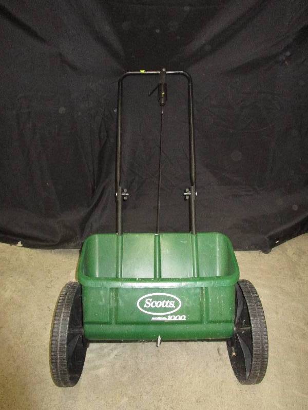 lot 5 image: Scotts AACCUGRENNE 1000 lawn seeder