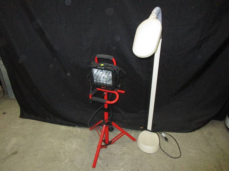 lot 6 image: Craftsman standing light- bulb doesnt work along with cream stand up reading lamp that does work