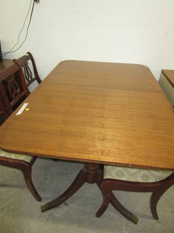 lot 14 image: Faux dungeon phyto table  60X40X30 comes with 4 chairs