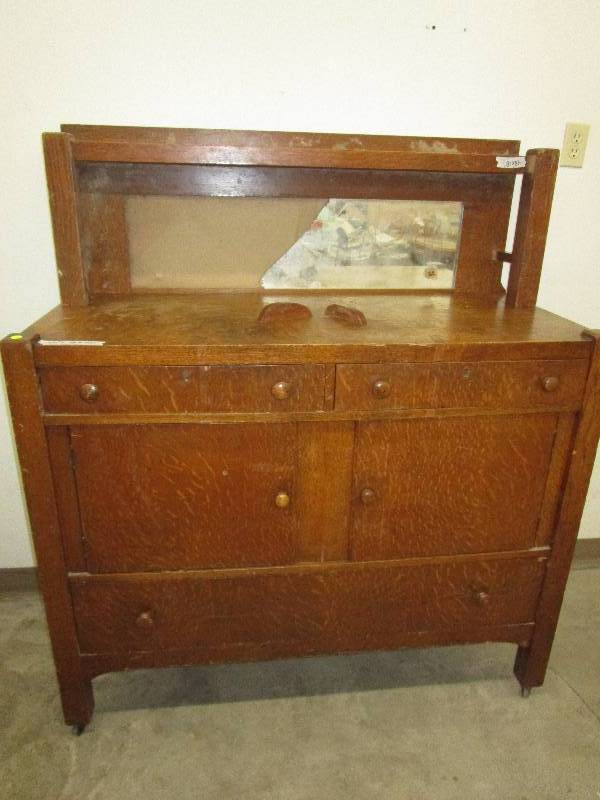 lot 24 image: wooden buffet 50X20X40 w out mirror. Mirror is broke- no glass but measurments are 48X18