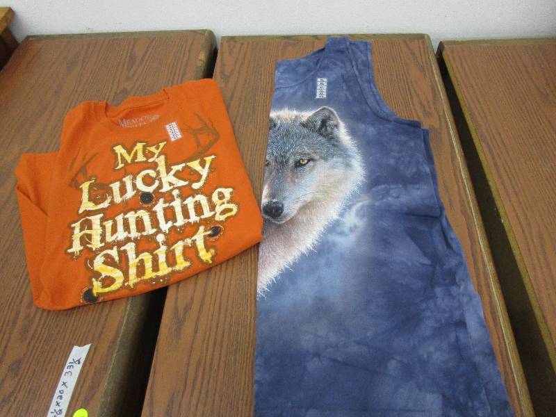 lot 29 image: 2 shirts XL
