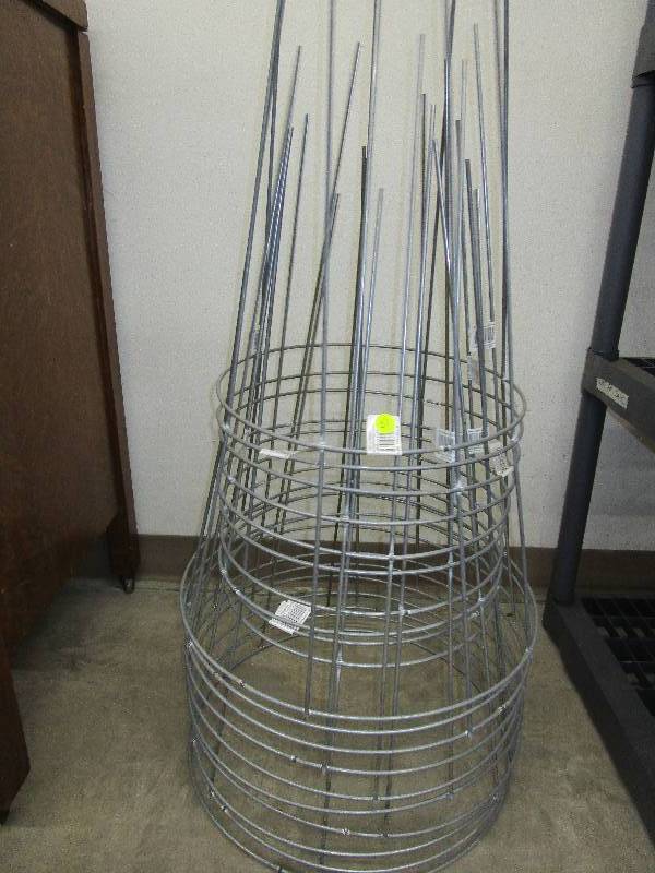 lot 31 image: 10 peony cages 18x 30
