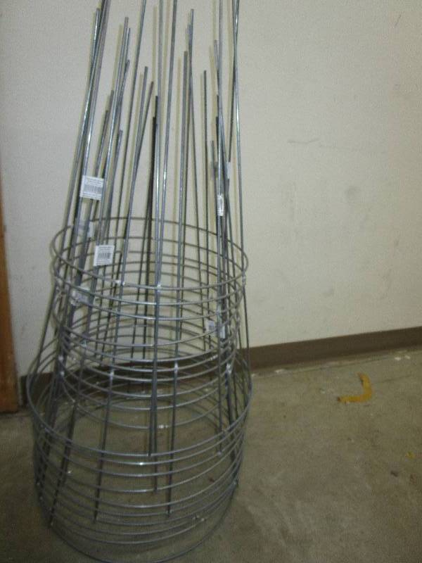 lot 33 image: 10 peony cages 18x 30