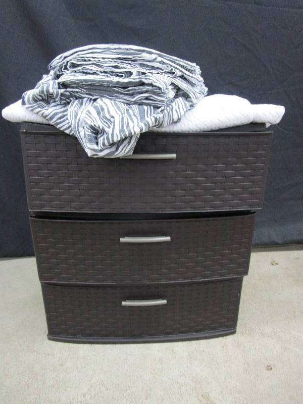 lot 35 image: 3 drawer sterilite plastic 15 78X21 78X 24. Set of full sheets from target