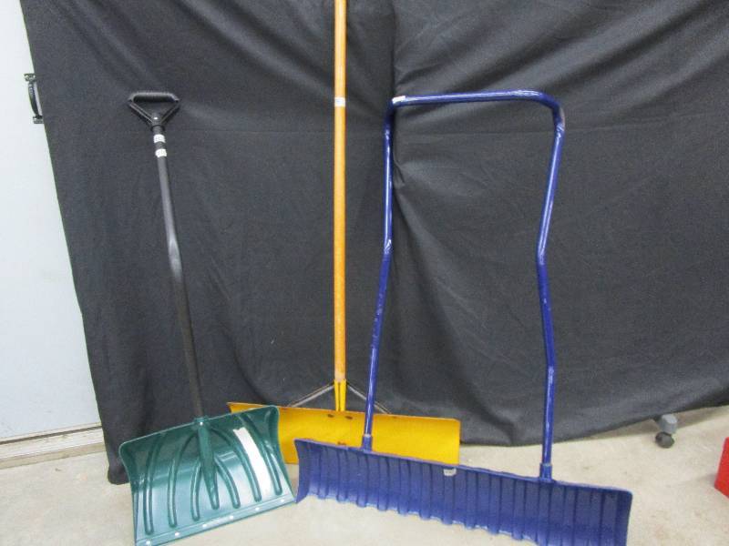 lot 38 image: 3 snow shovels