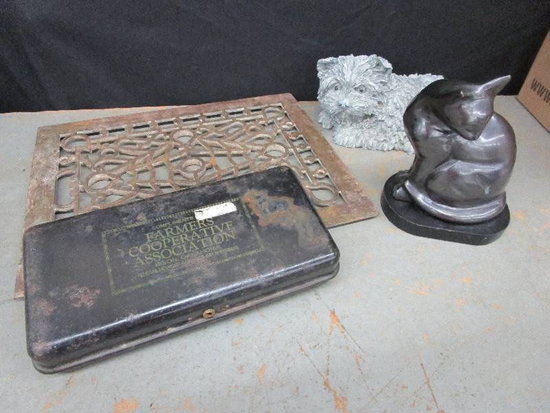 lot 54 image: Antique Floor Grate, Farmers Coperartion Metal Tin,Dog, Cat