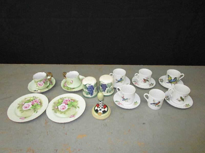 lot 65 image: Lefton, A Mottahedeh Design, 6 cups and saucers, cookie press, salt and pepper shakers