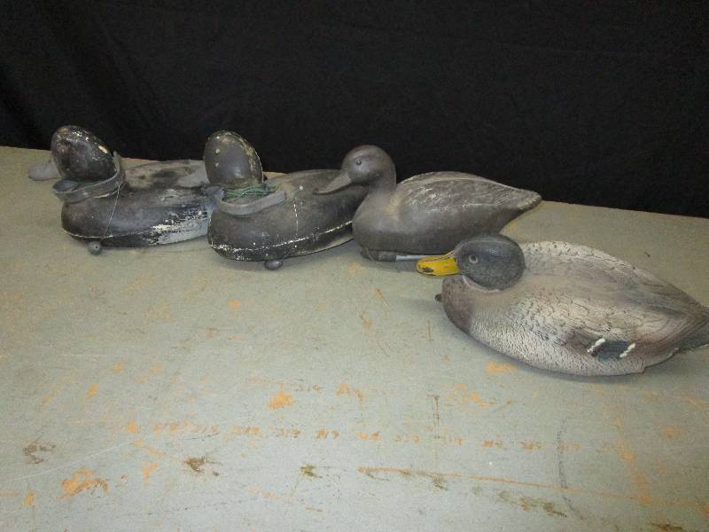 lot 72 image: 4 PlasticStyrofoam Duck Decoys