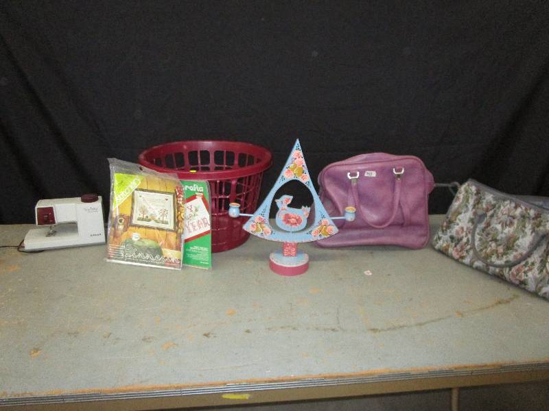 lot 79 image: Singer Tiny Tailer Sewing Machine  (works) 2 Bags