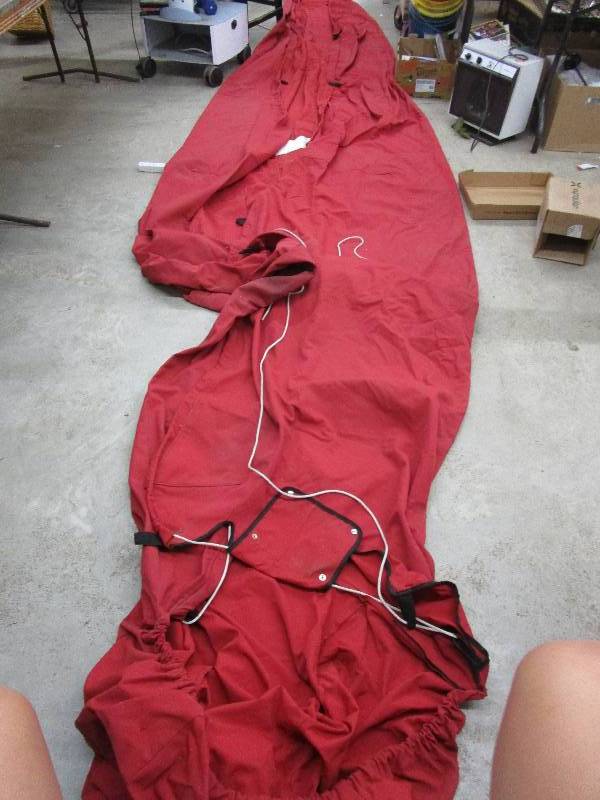 lot 90 image: 18 Foot Boat Cover, small tear