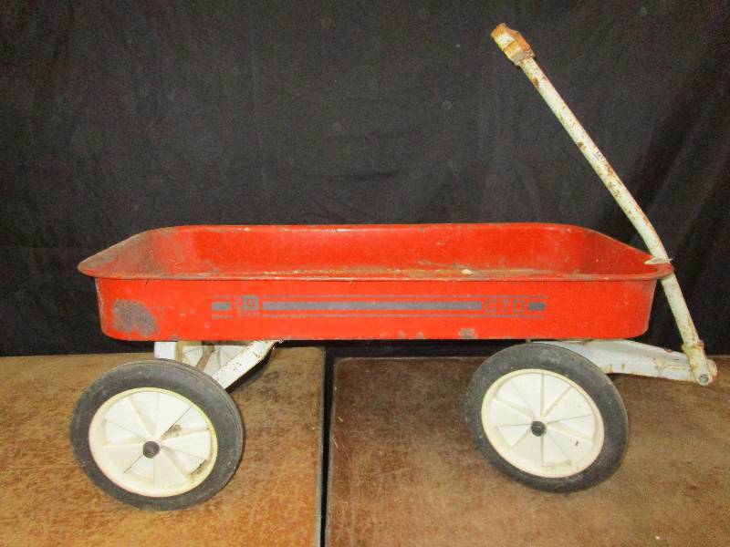 lot 94 image: Red Wagon GTO