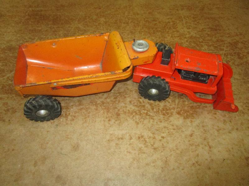 lot 110 image: Heavy Duty Highway Wyandotte Engineers Toy Truck