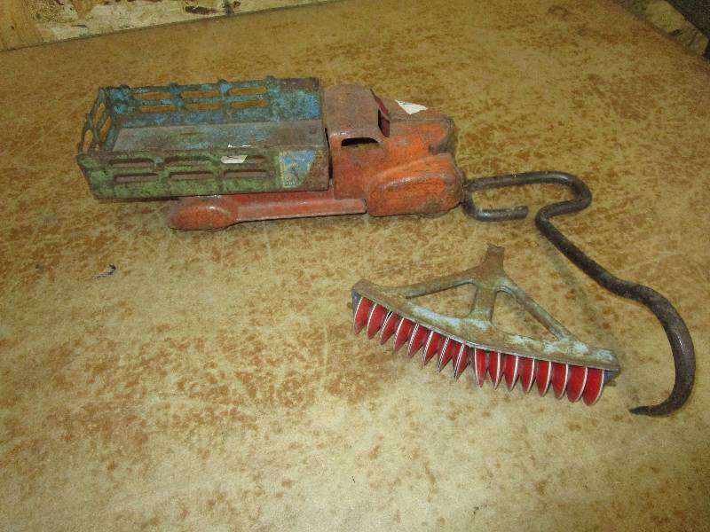 lot 111 image: Bale Hay Hook, Old toy Truck