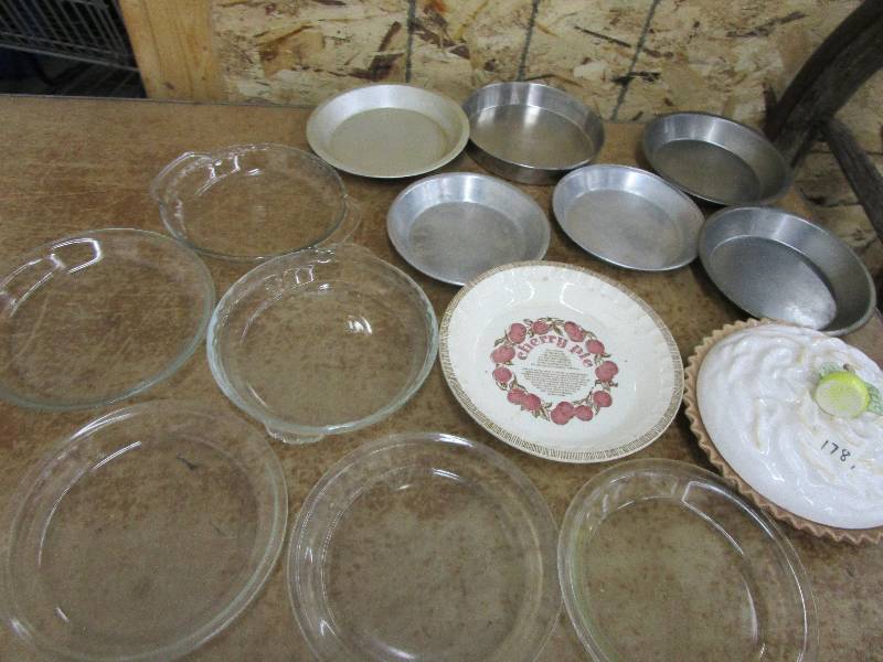lot 113 image: 6 Tin Pie Plates, 8 Glass Pie Plates